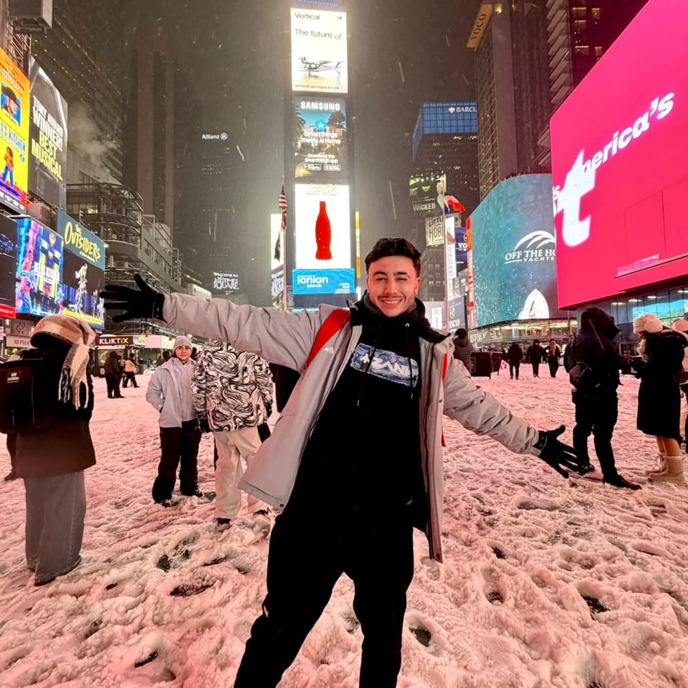 ZANK en Times Square, Nueva York, bajo la nieve